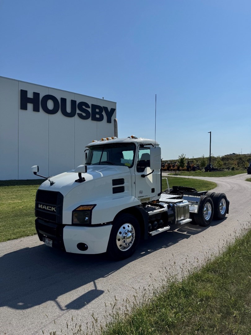 2022 MACK AN64T - USED TRUCKS DAY CAB - image 1